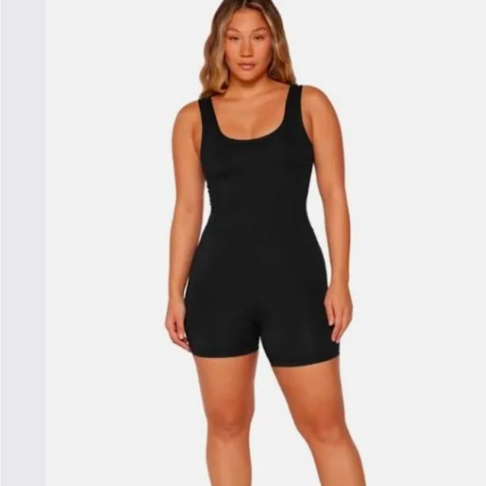 Set active sport body shortysuit size small 
Never worn